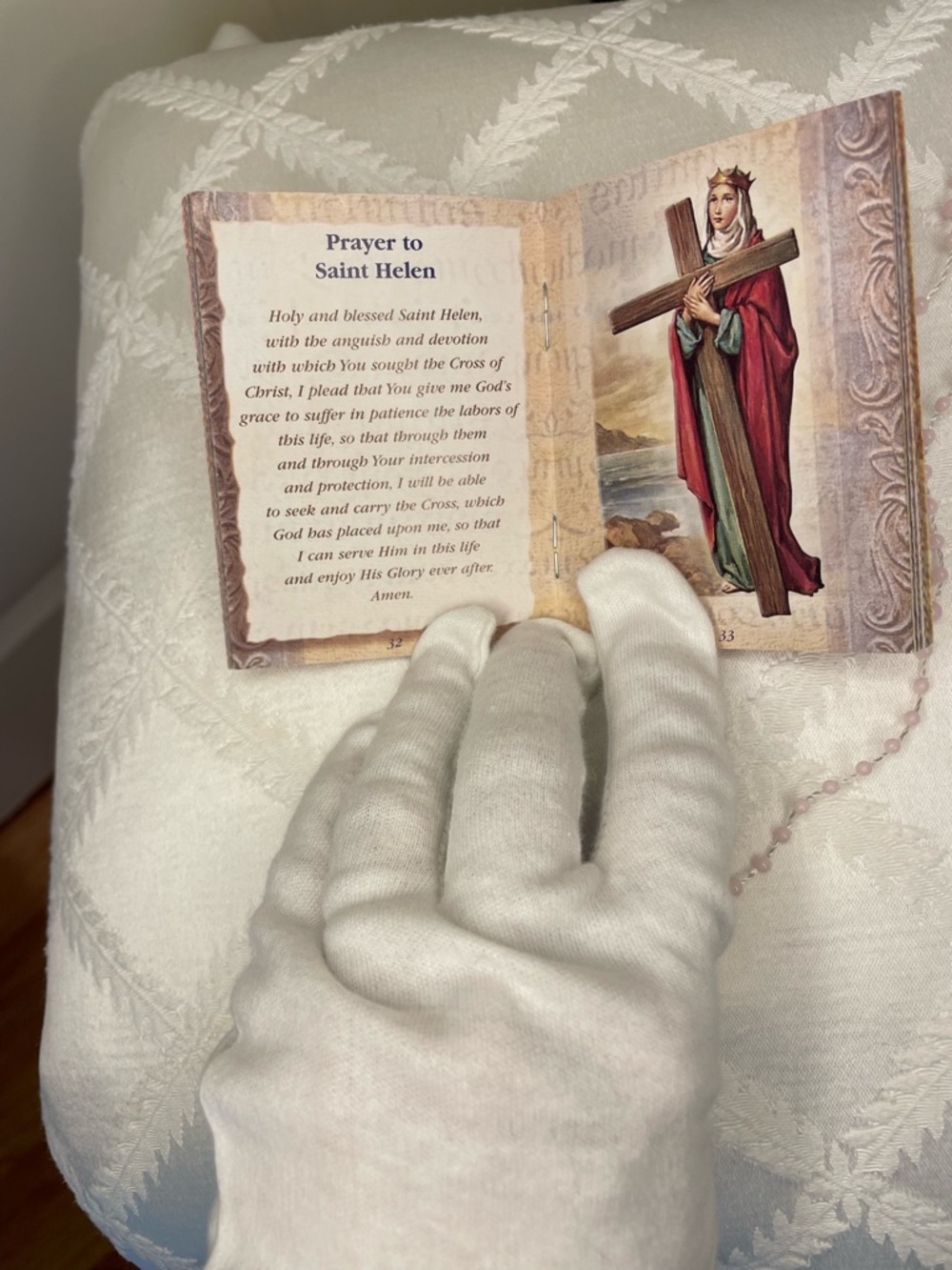 My Little Book of Prayers Catholic Female Saints and Pink Plastic Rosary - Picture 4 of 5